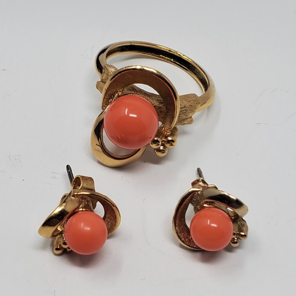 Vintage Avon ring and matching earrings